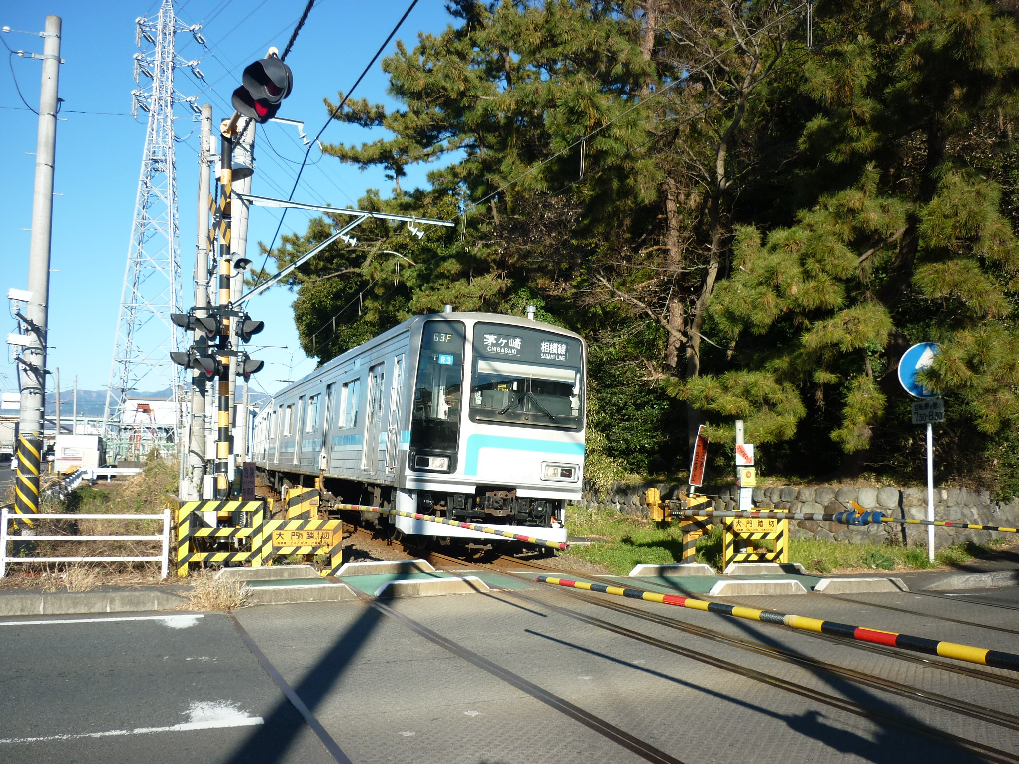 �Q������